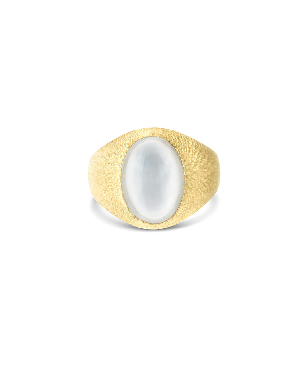 Dolcevita “Muse” signet ring in engraved gold, mother-of-pearl and rock crystal (small)