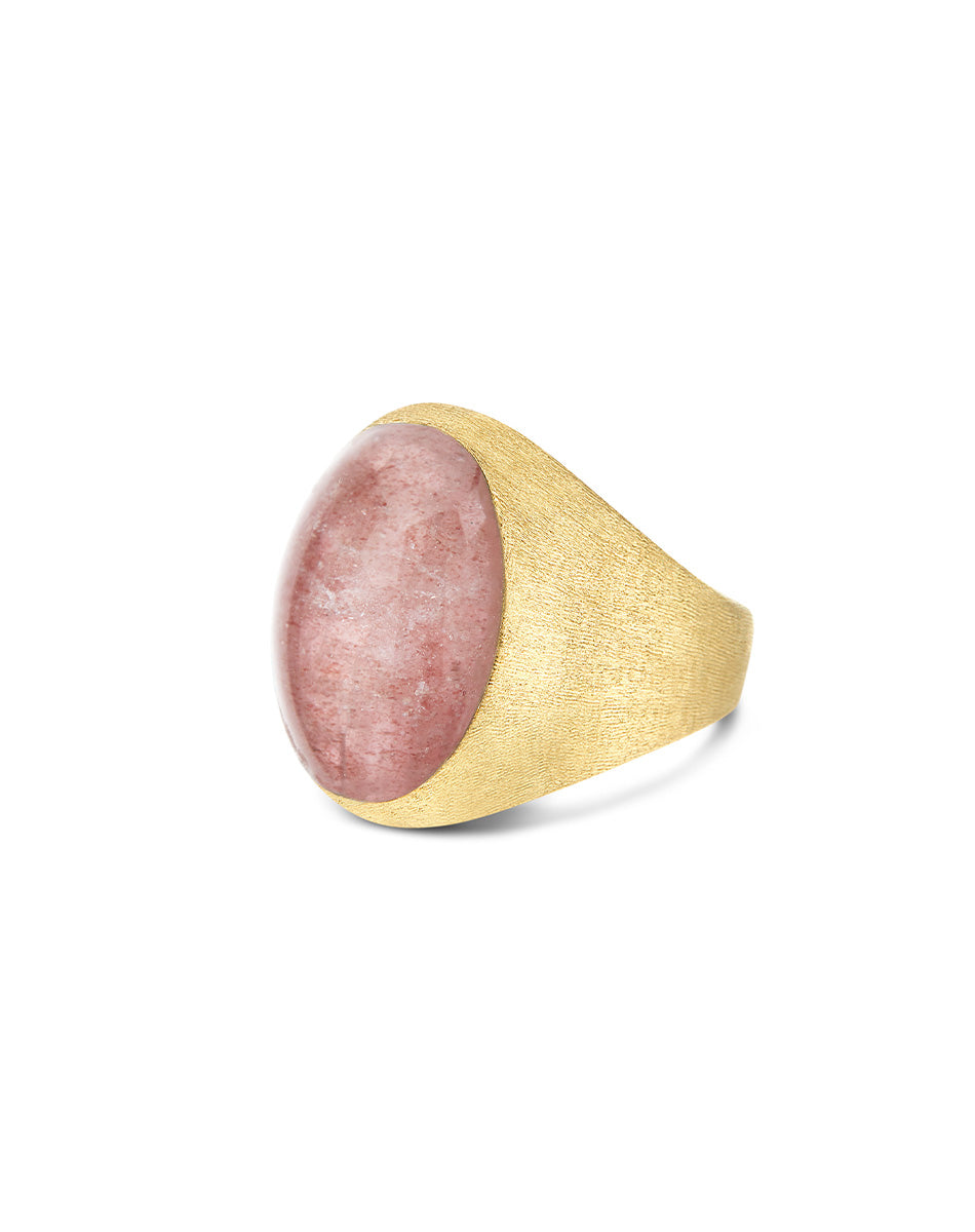 Rosolio “Muse” signet ring in engraved gold, strawberry quartz and rock crystal (large)