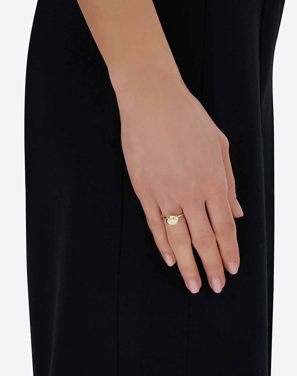 "Ipanema" solitaire ring in polished gold with diamond details (medium)