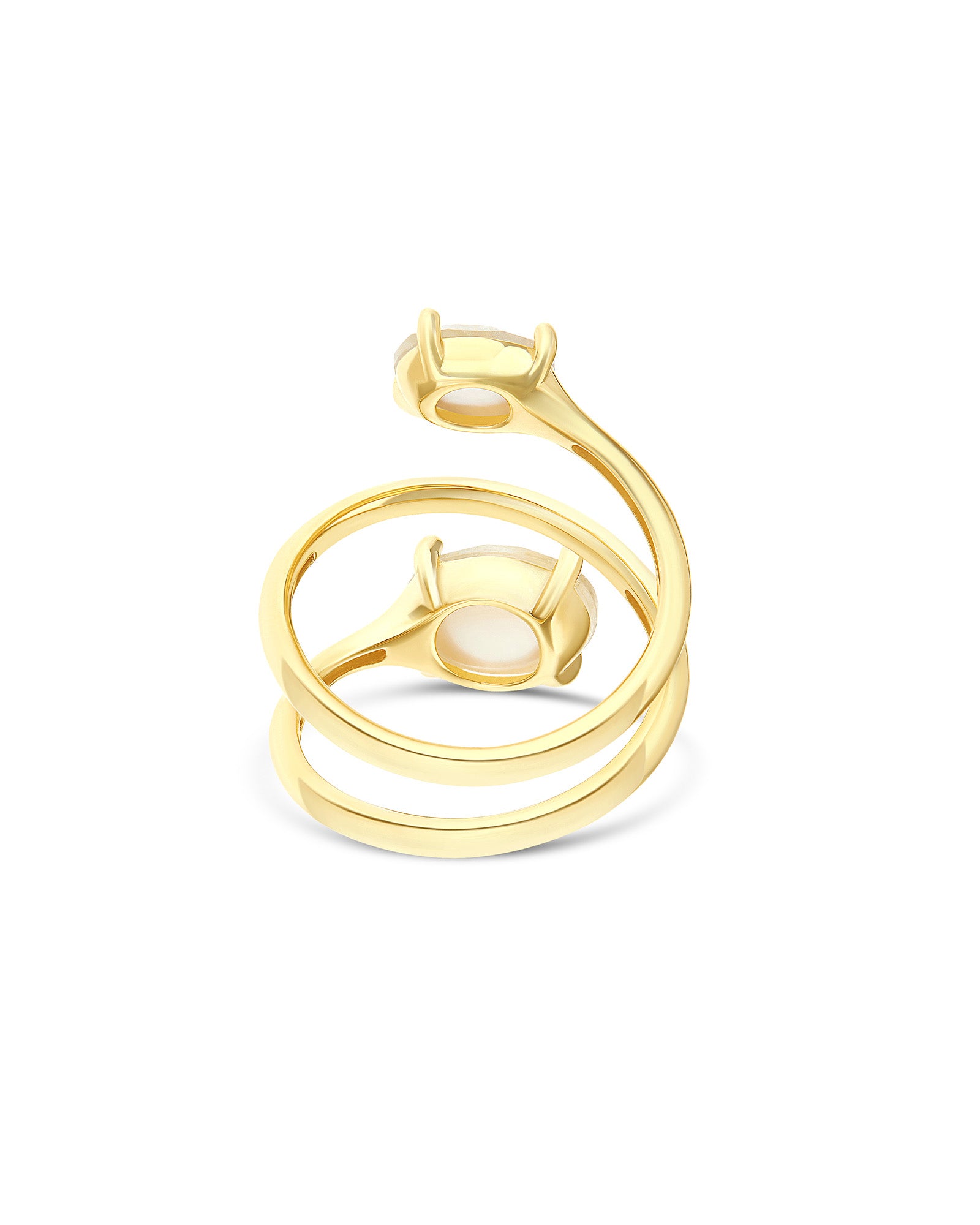 "Ipanema Duna" bypass ring in polished gold, with doublet in rutilated quartz, mother-of-pearl and diamonds