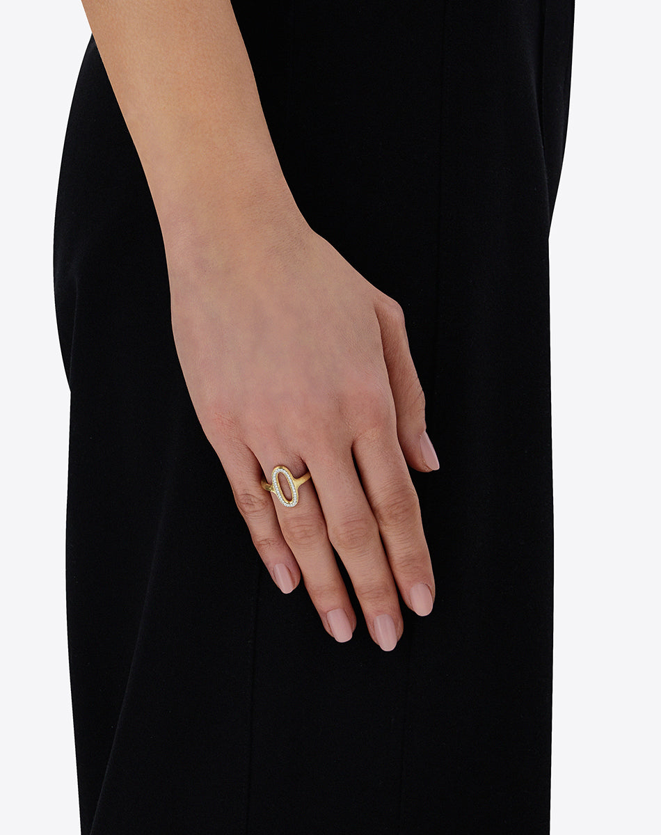 Libera Gold and diamonds oval signet ring