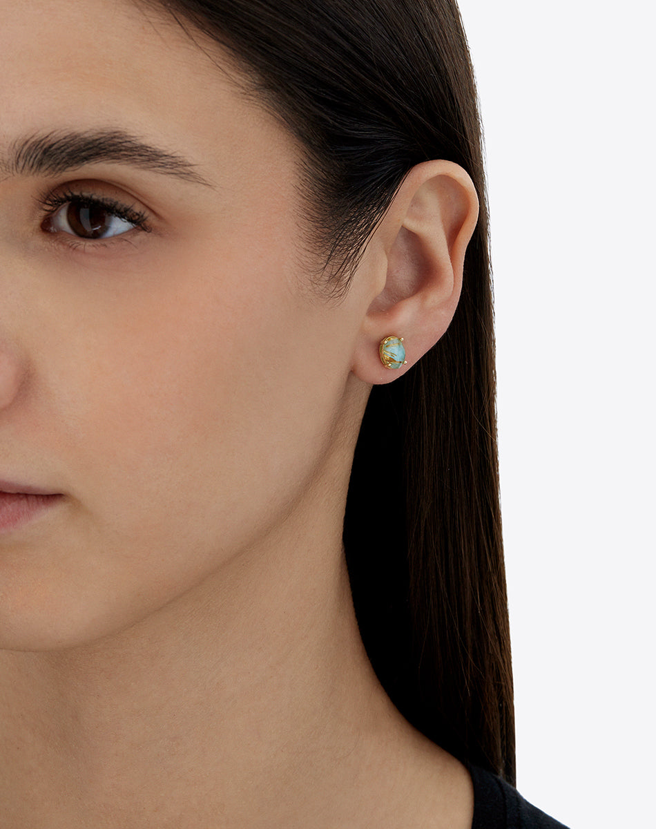 "Ipanema Maré" stud earrings in polished gold with triplet of rutilated quartz, mother-of-pearl and amazonite (small)