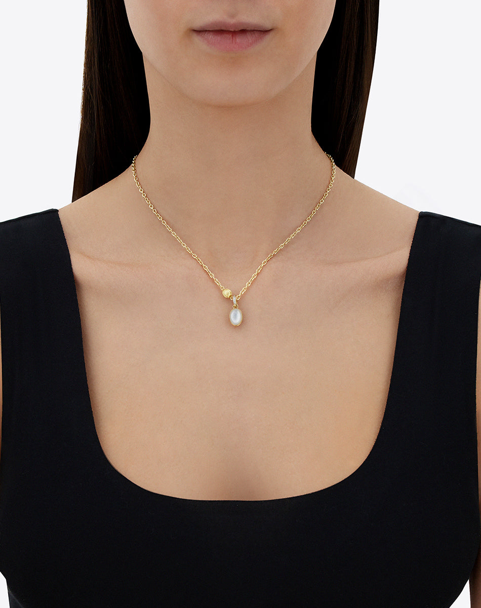 Dolcevita “Boules” charm in engraved gold, diamond, mother-of-pearl and rock crystal (small)