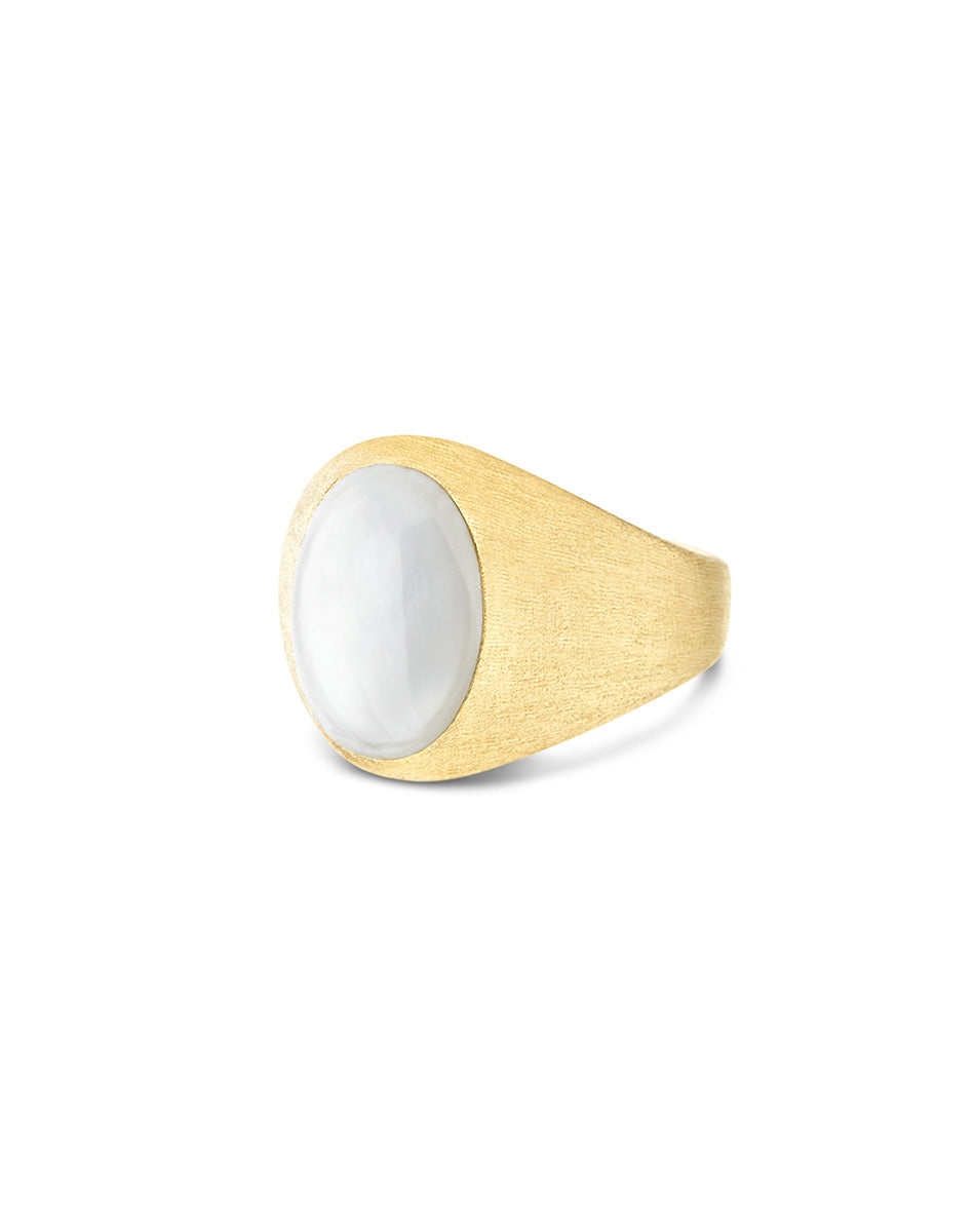 Dolcevita Boules ring (small), signet, in engraved gold, mother-of-pearl and Rock crystal