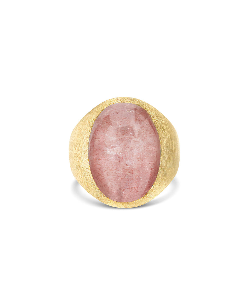 Rosolio “Muse” signet ring in engraved gold, strawberry quartz and rock crystal (large)