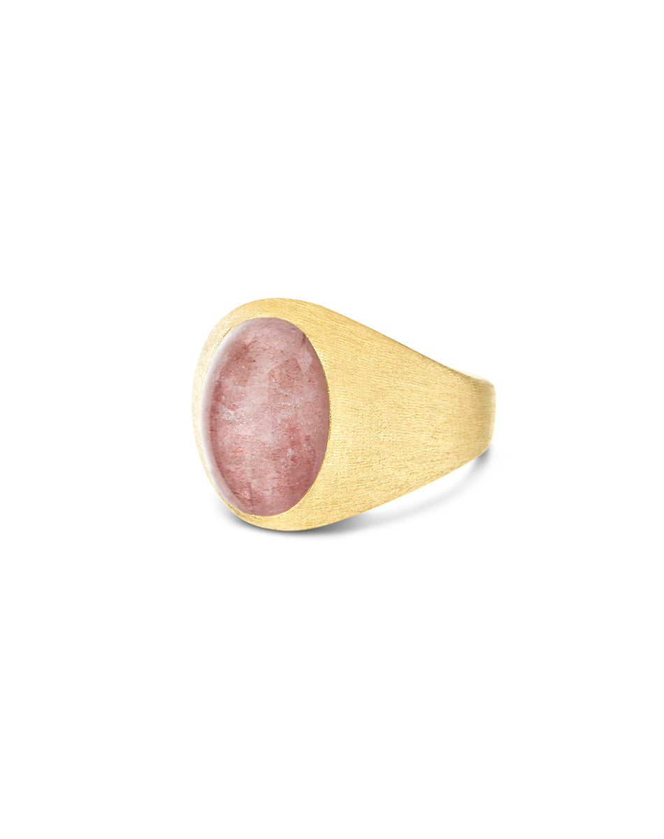 Rosolio Boules ring (small), signet, in engraved gold, strawberry quartz, mother-of-pearl and Rock crystal