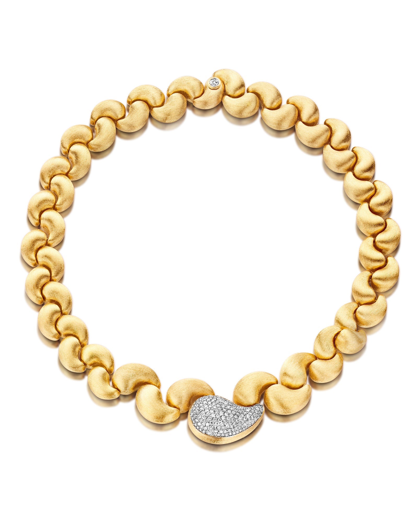 Cashmere necklace, in engraved gold and diamond pavé