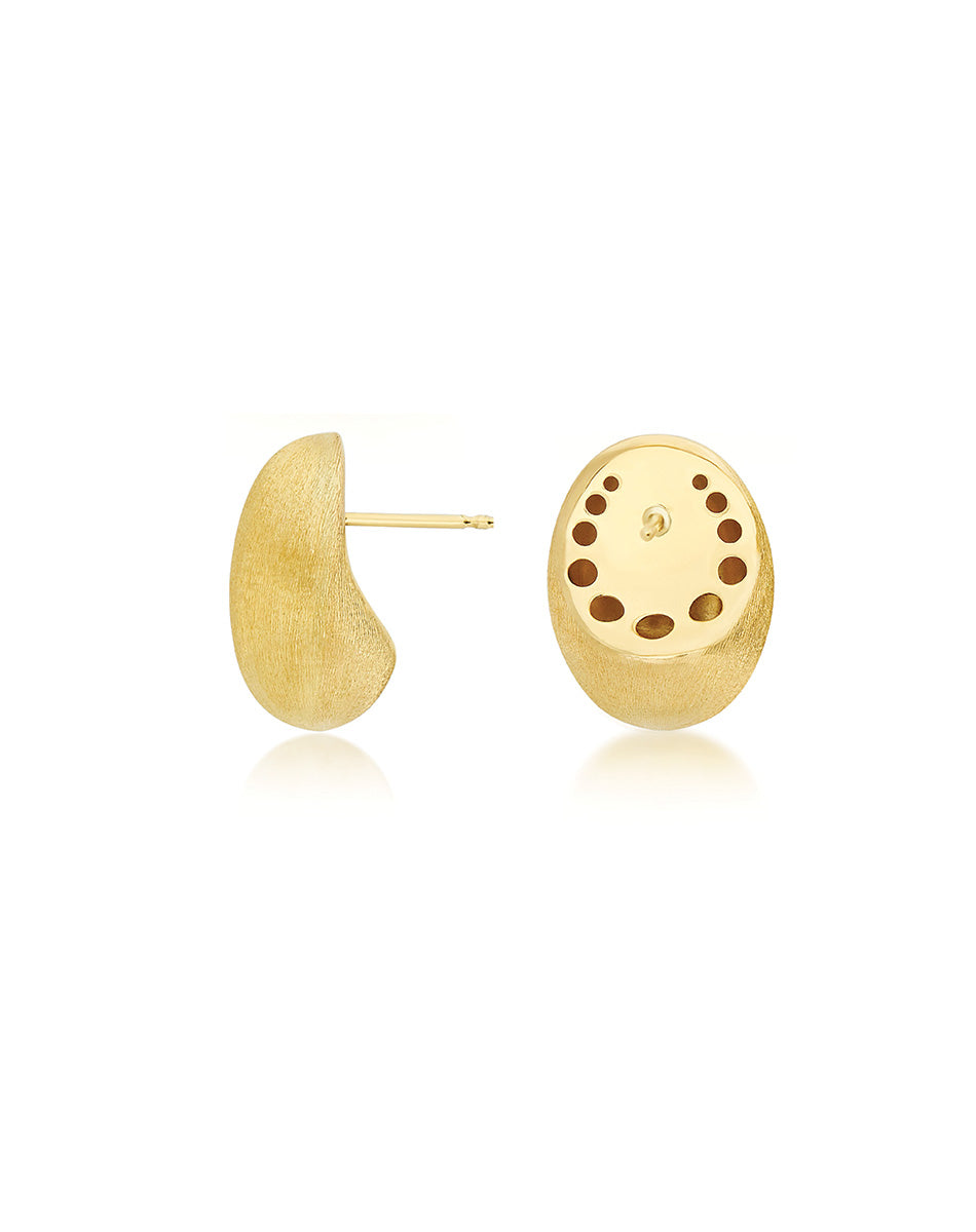 "Muse" gold pearl stud earrings (Medium)