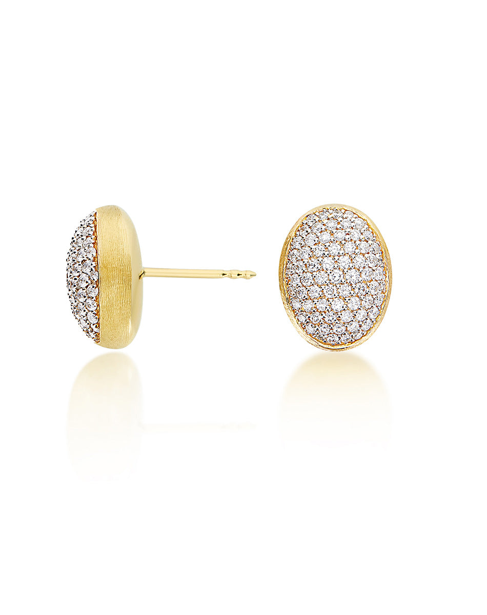 “Muse” stud earrings in engraved gold and pavé diamonds (small)