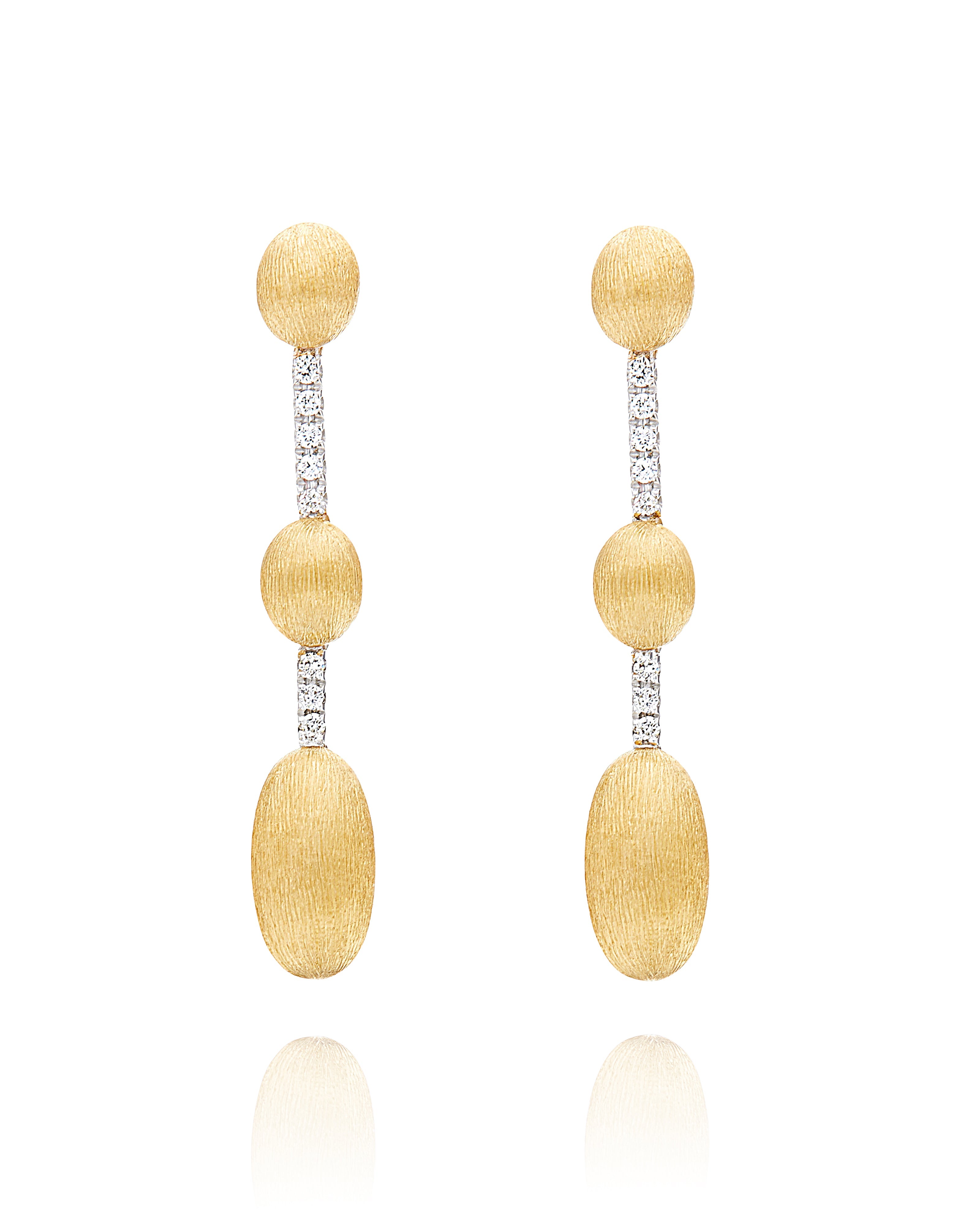 Aria earrings (long), in engraved gold and diamonds