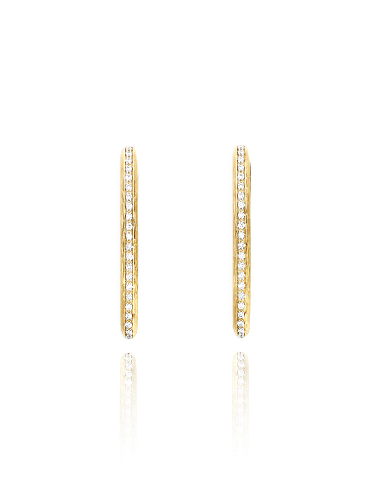 Libera Icon earrings (small), hoop, in engraved gold and diamonds
