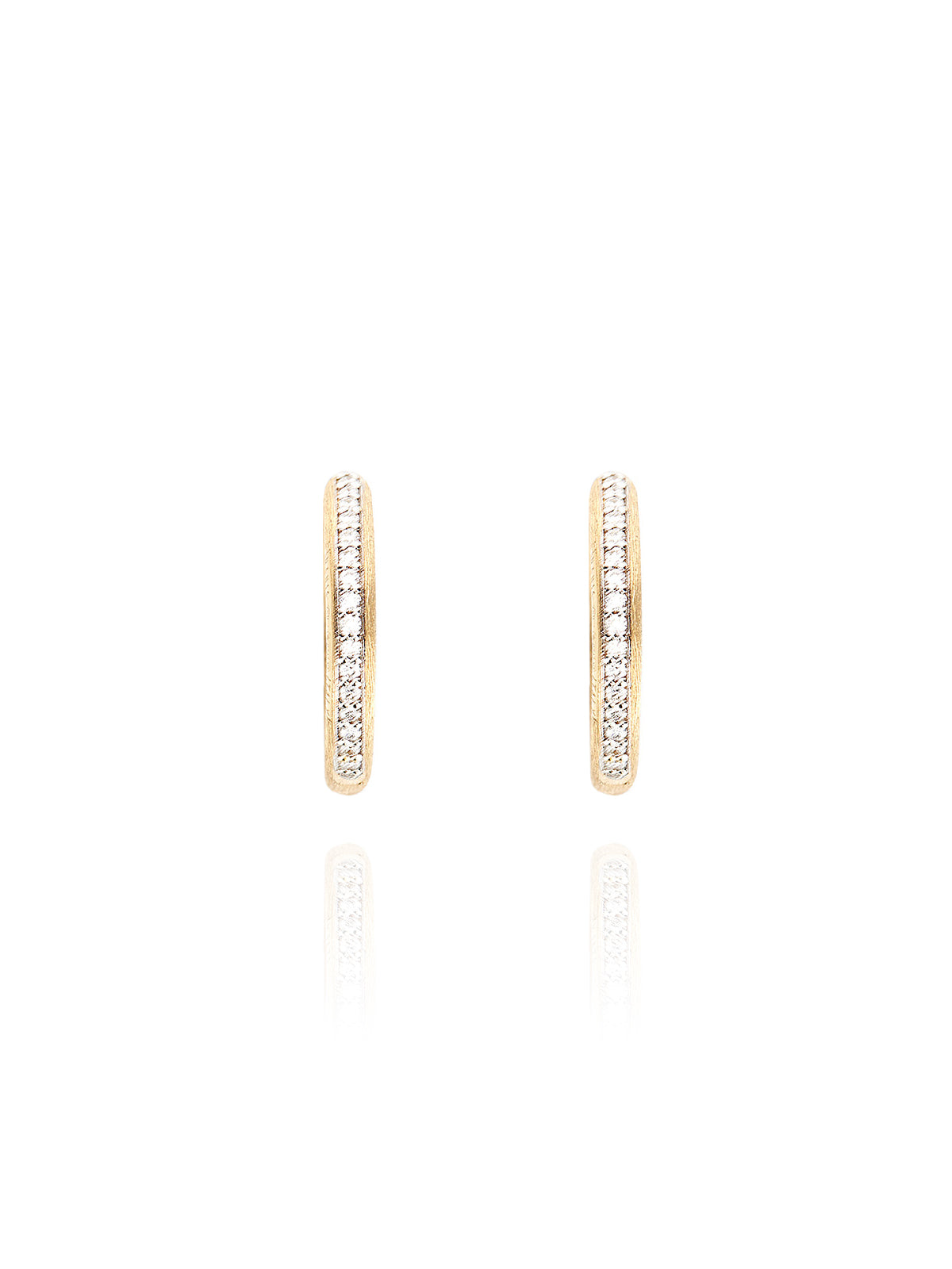 Libera earrings (big), hoop, in engraved gold and diamonds