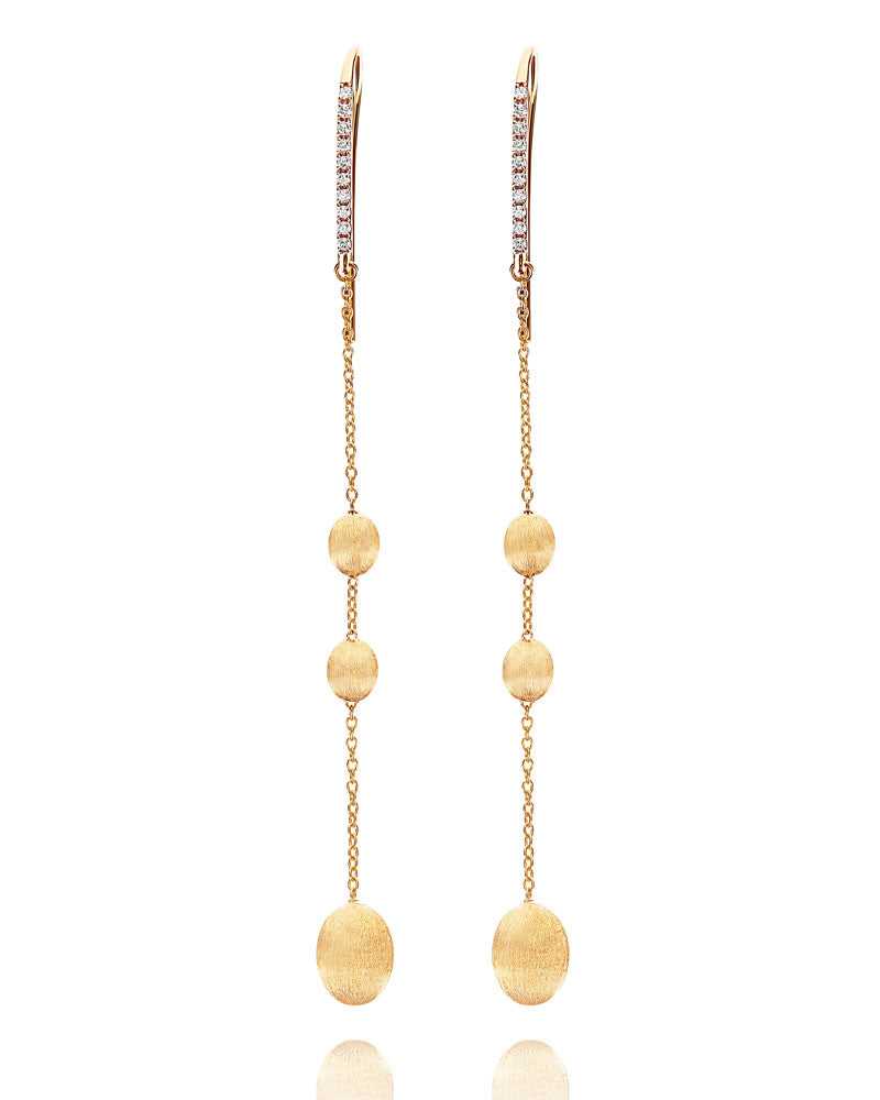 Soffio earrings, long drop, in engraved gold and diamonds