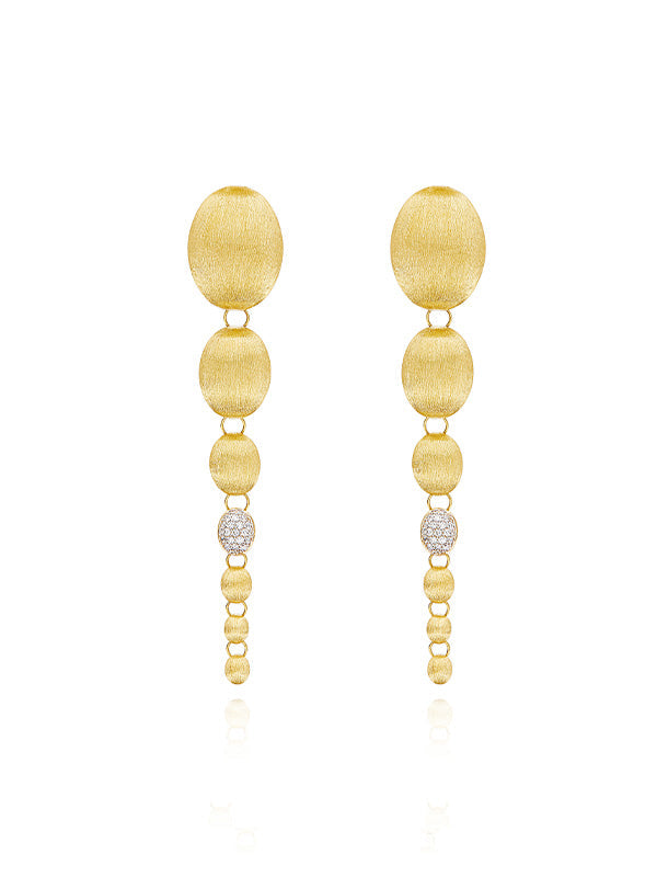 Nuvole earrings (medium), in engraved gold and diamonds