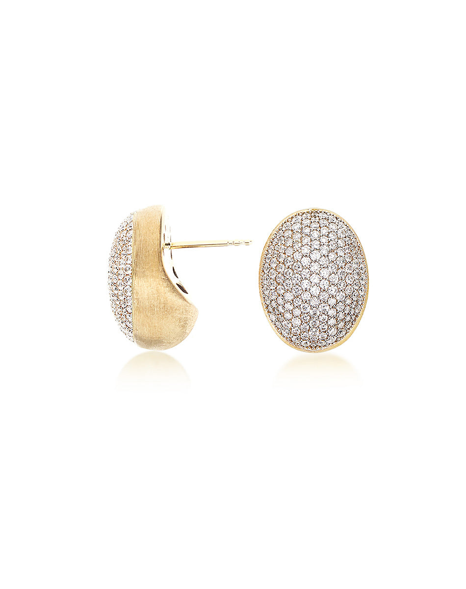 “Muse” stud earrings in engraved gold and pavé diamonds (medium)
